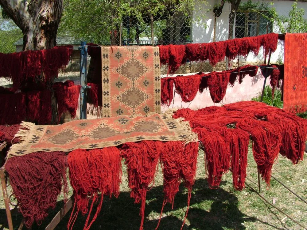 What Makes These Kilims in Osmaniye Special? The Lives Behind Karatepe’s Weaving Tradition