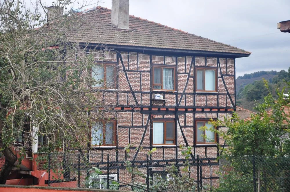 Akçakoca’s Historic Houses and Yukarı Mahalle: A Walk Beneath Old Windows