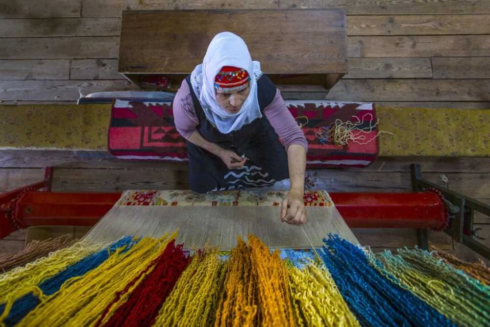 Uşak Carpets: Woven Stars, Rich Colours and Centuries of Craft