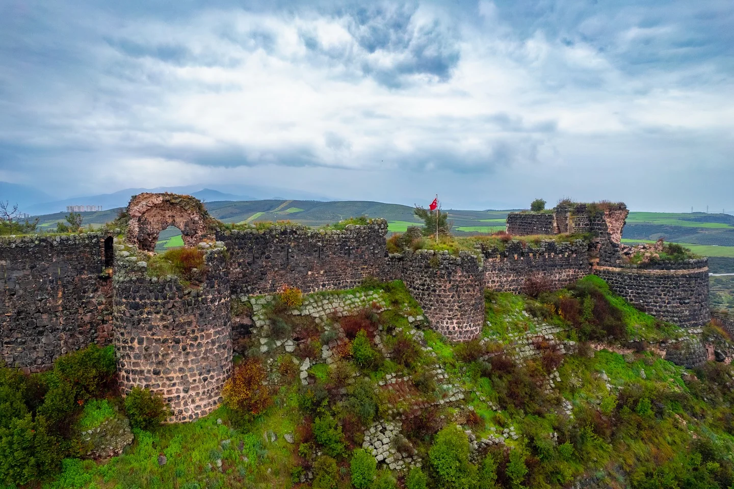 What Was This Black-Stone Castle Guarding? Discover Toprakkale Castle in Osmaniye