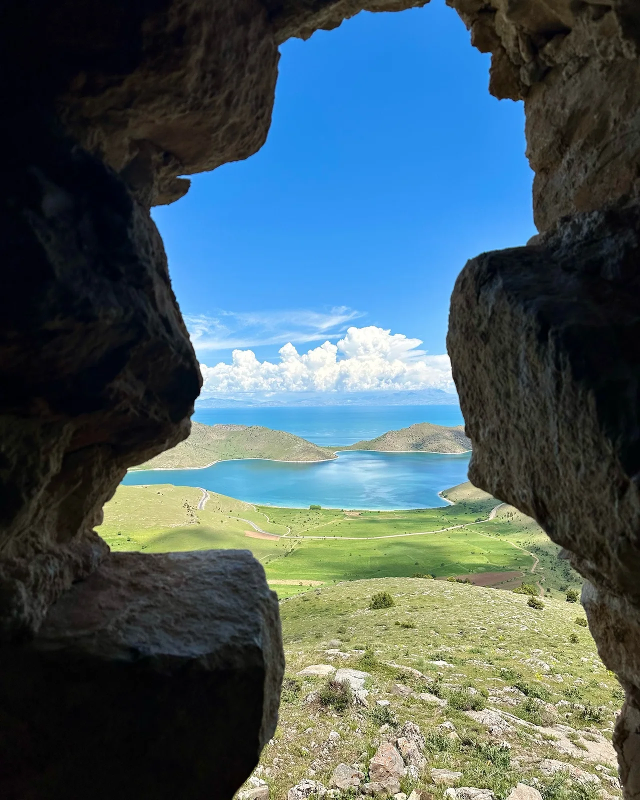 Altınsaç Church, Van: A Historic Monastery Above Lake Van