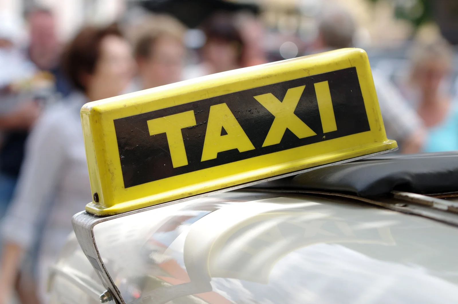 How to Avoid Airport Taxi Fraud in Istanbul: Real Tourist Experiences