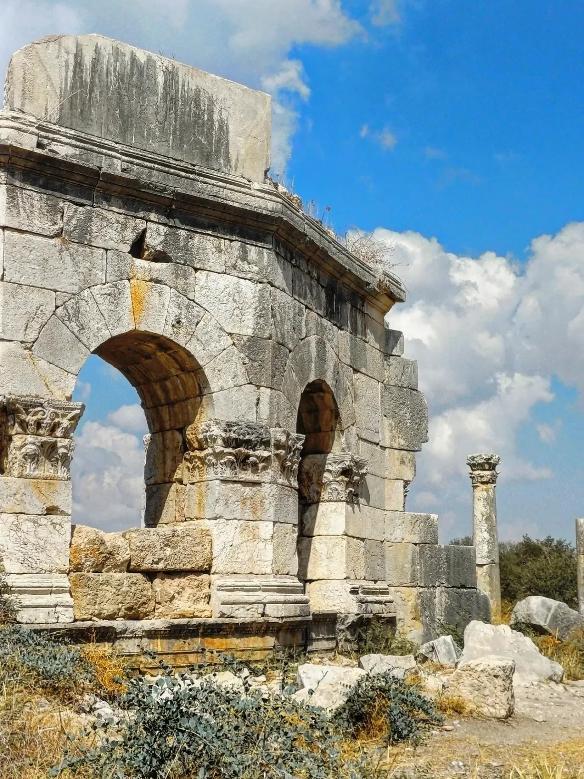 Kastabala Ancient City, Osmaniye: Columns beneath a Medieval Castle