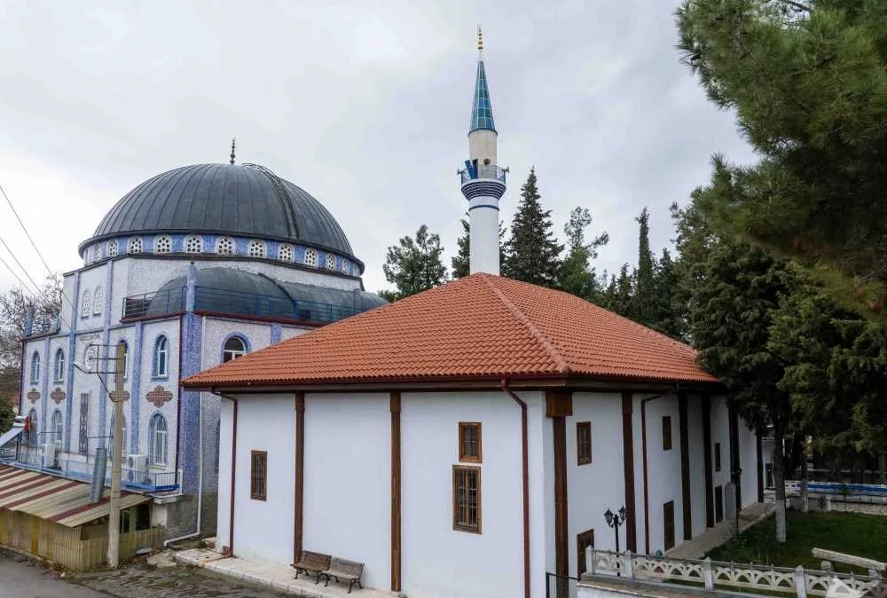 Boğaziçi Eski Camii, Baklan: Duvarlara ve Ahşaba İşlenen Bir Miras