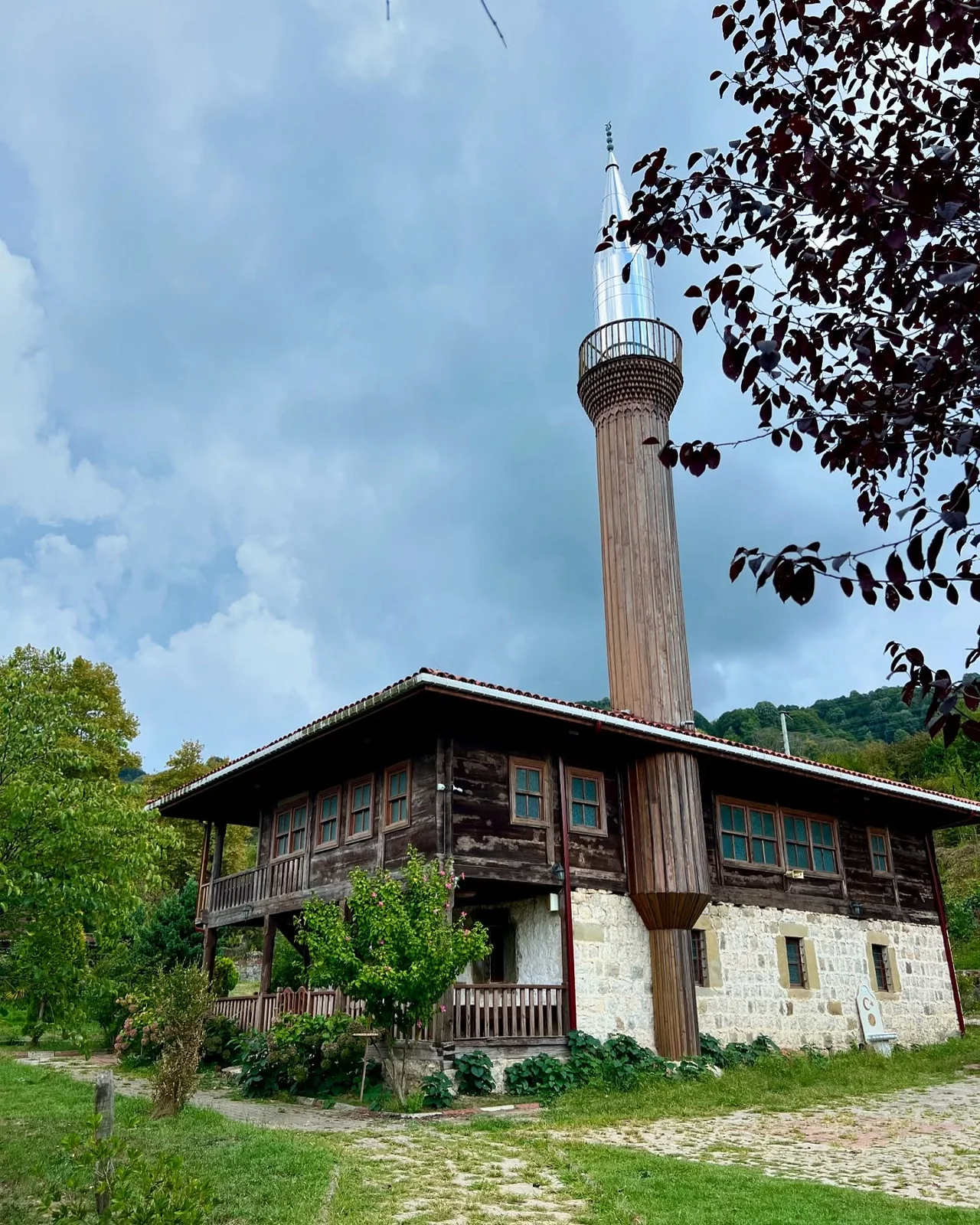 Hemşin Mosque in Akçakoca: Where Interlocking Timber Becomes Architecture