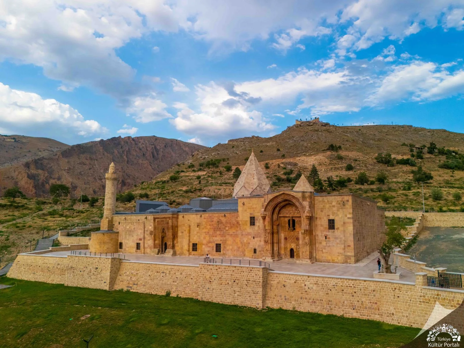 Divriği Great Mosque and Hospital: Turkey’s UNESCO Masterpiece Carved in Stone
