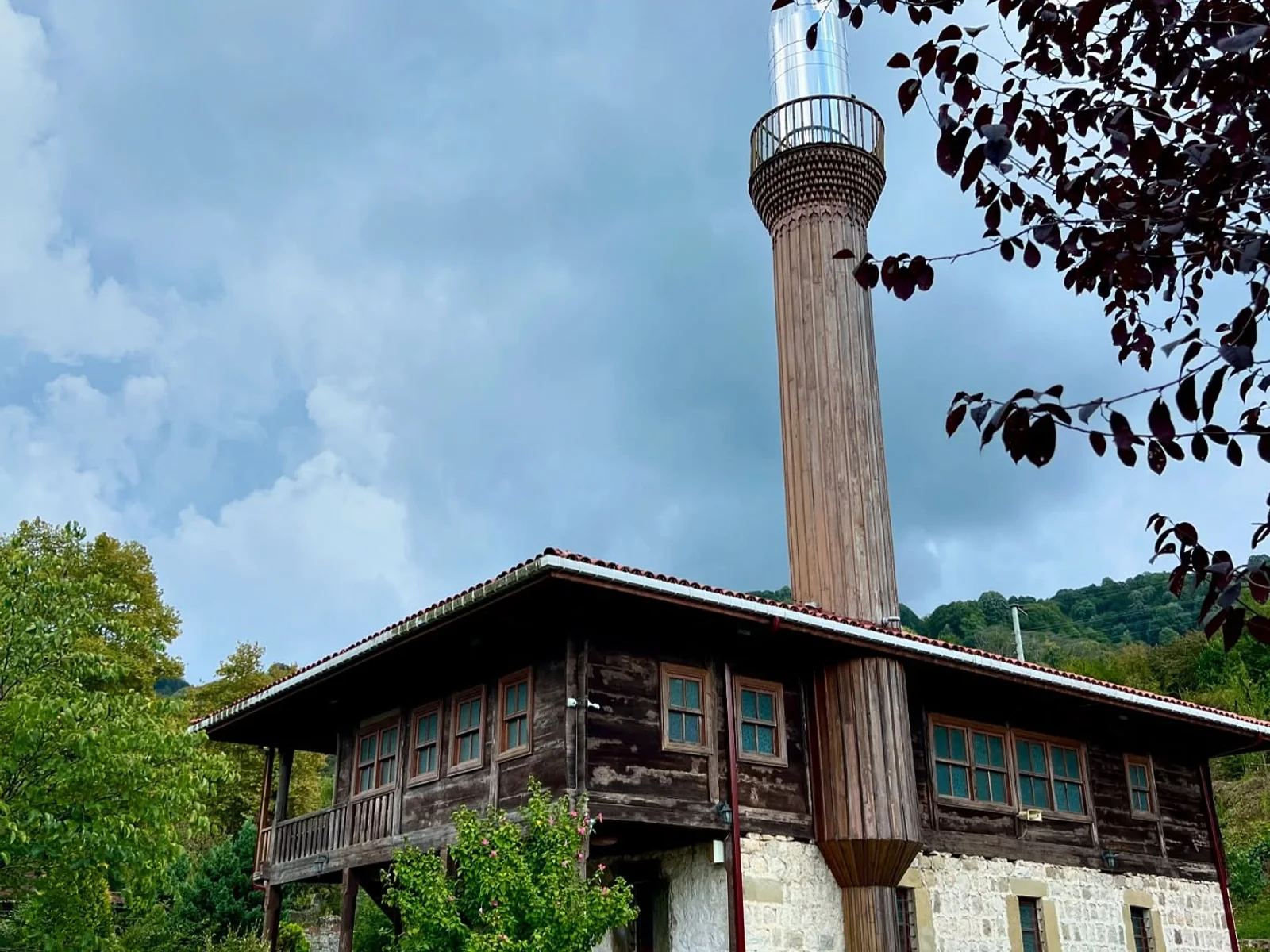 Hemşin Köyü Camii in Düzce