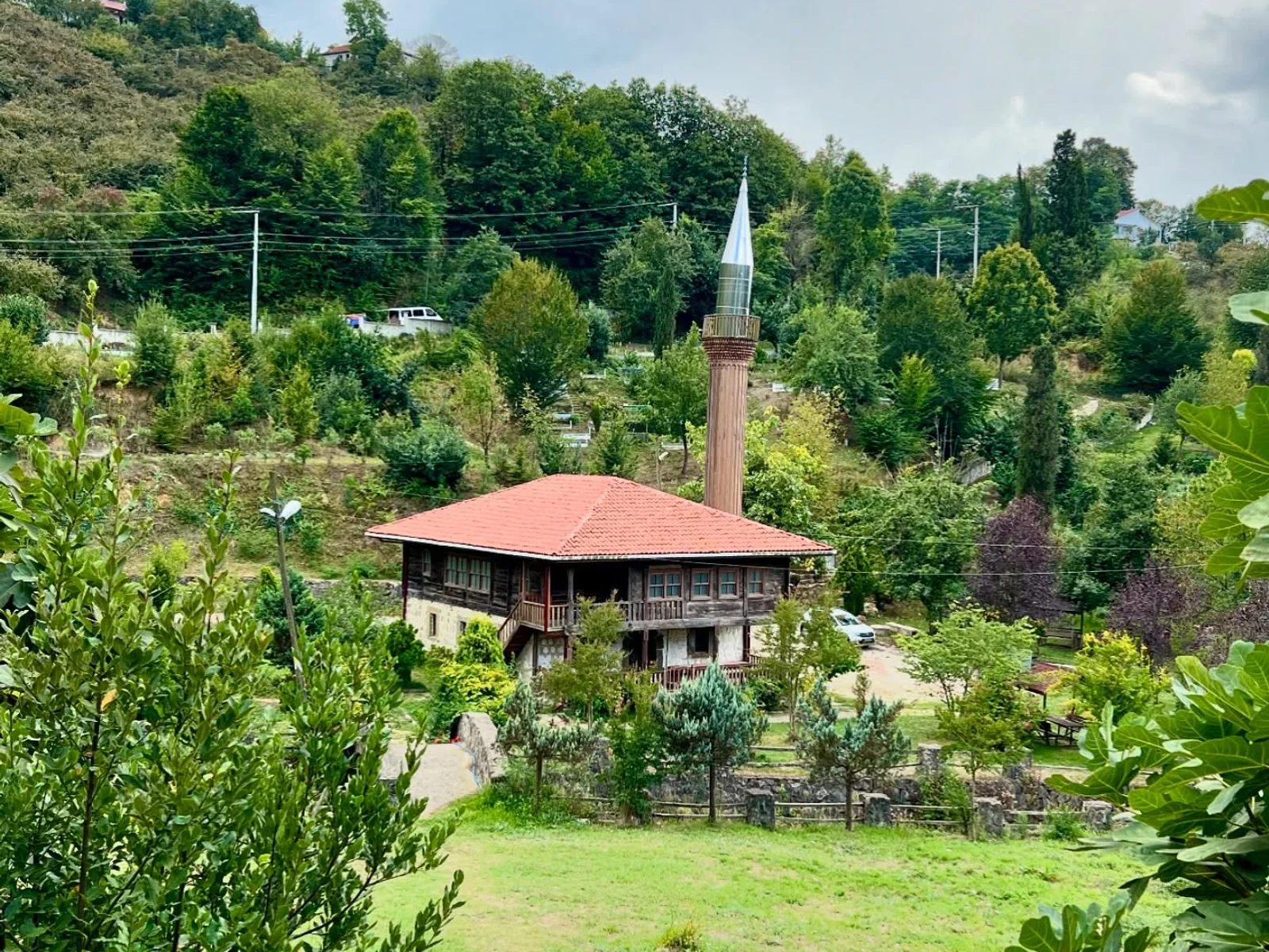 Hemşin Köyü Camii in Düzce