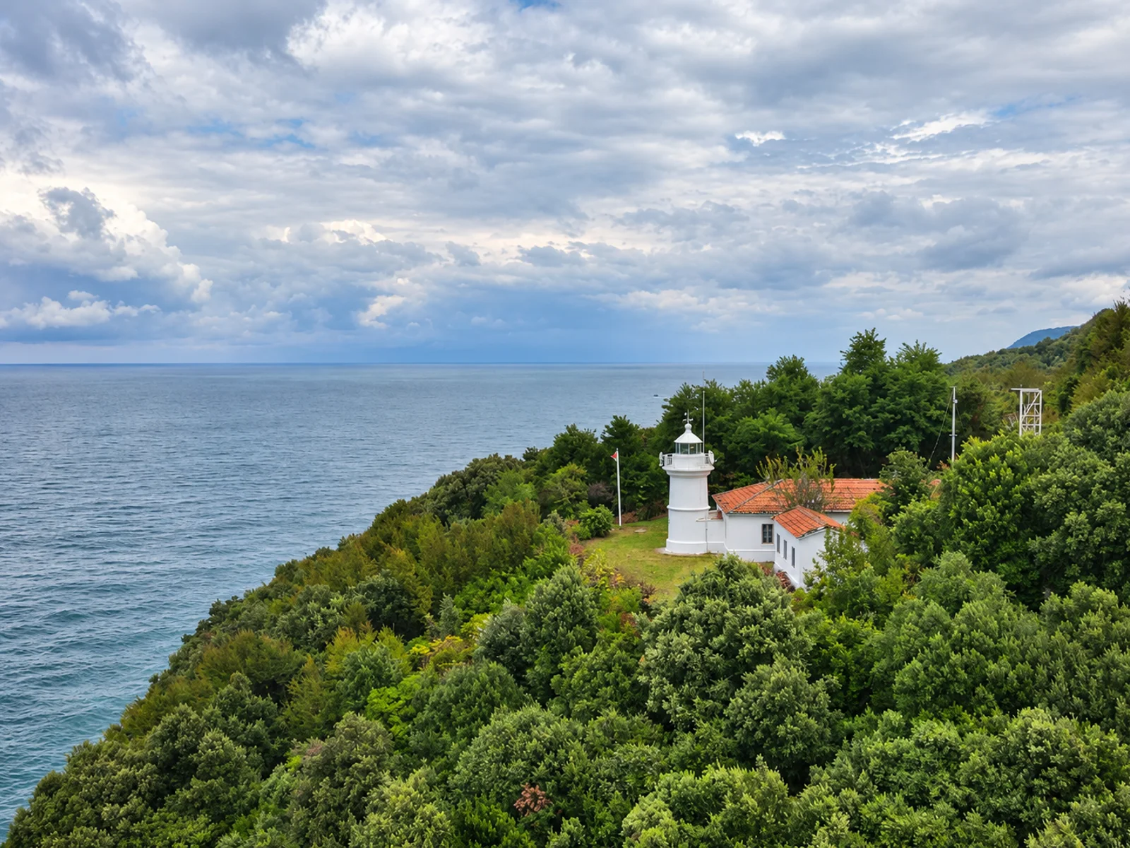 Ölüce Lighthouse in Zonguldak