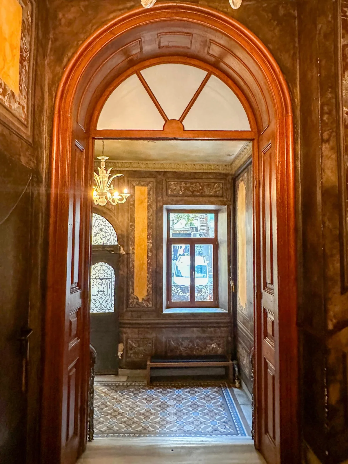 Traveler interior photo of Cihangir