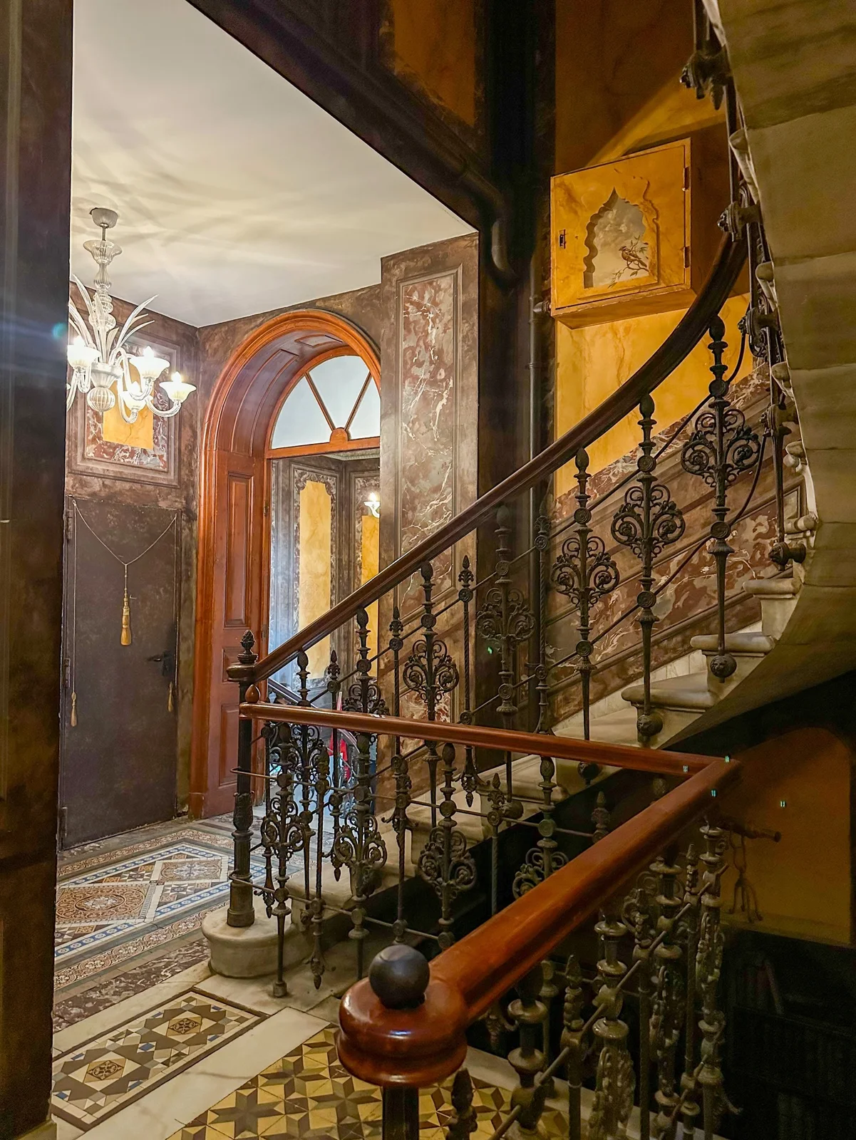 Traveler interior photo of Cihangir